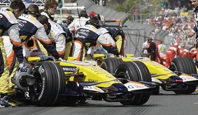 Ecclestone se plantea que los equipos alineen un tercer coche en 2009